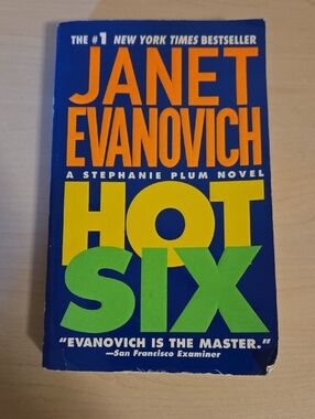 Hot Six by Janet Evanovich